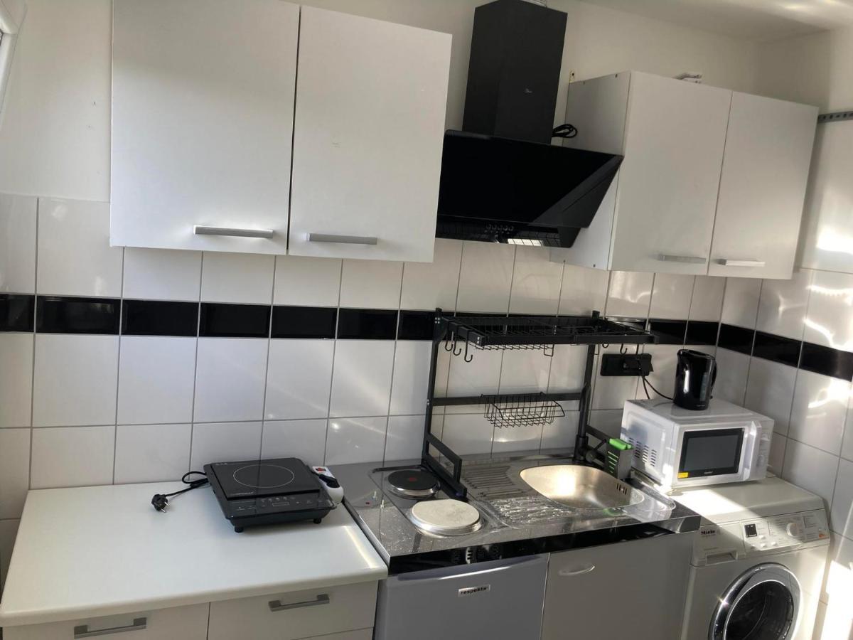 Aparthotel Arany Apartman à Cegléd Extérieur photo