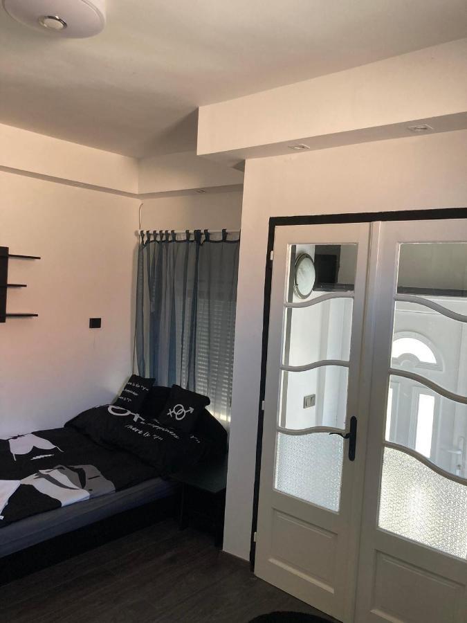 Aparthotel Arany Apartman à Cegléd Extérieur photo