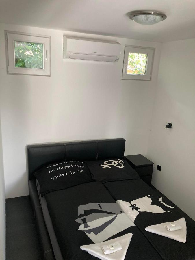 Aparthotel Arany Apartman à Cegléd Extérieur photo