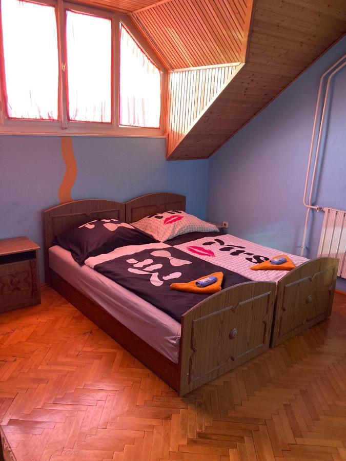 Aparthotel Arany Apartman à Cegléd Extérieur photo